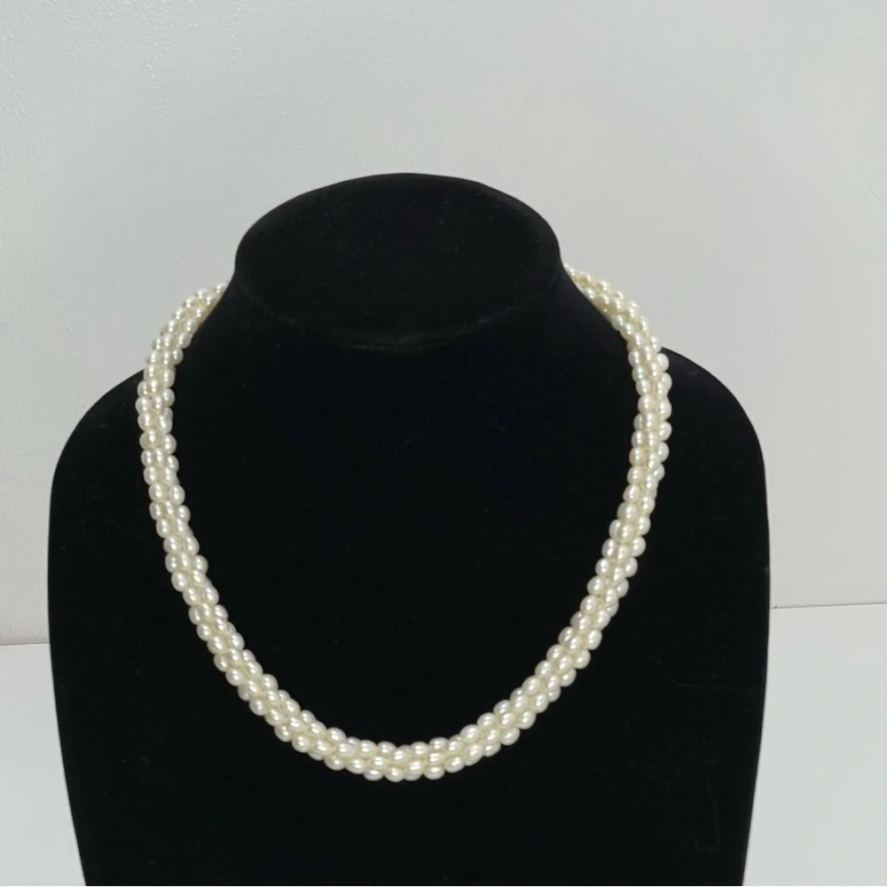 Vtg Twisted 18” Pearl style necklace - Picture 3 of 8